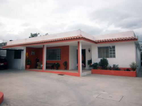 MITAD DEL MUNDO, CASA 1 PLANTA, PROYECCIÓN 2DO PISO, 240M2 $145.000 INF: 2353-232 , 097-592747