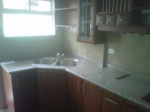 LINDA Y AMPLIA CASA EN LA ARMENIA 205M DE CONSTRUCCIÓN MAS SUITE DE 50M EXCELENTE PRECIO