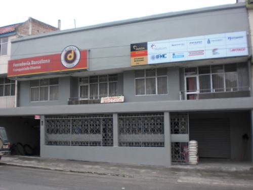 CASA EN LOJA CON LOCALES COMERCIALES