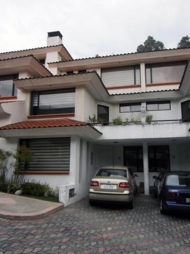 CASA EN CONJUNTO, EN  QUITO, SANTA LUCÍA, 3 PLANTAS $105.000 INF: 2353-232 , 097-592747