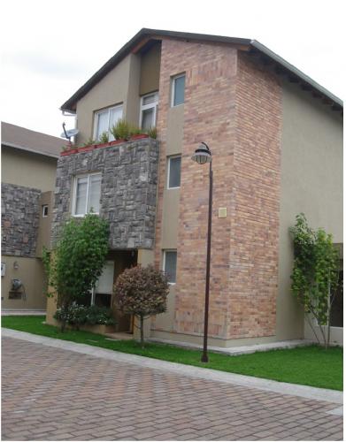 HERMOSA CASA INDEPENDIENTE EN EL MEJOR SECTOR DE CUMBAYA