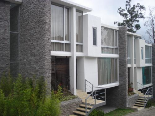 VENDO CASA POR ESTRENAR EN CUMBAYA