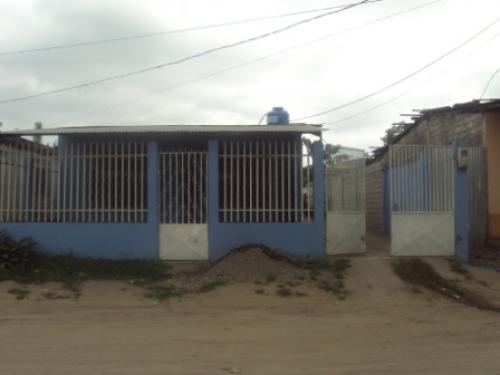 VENDO CASA EN QUININDE 