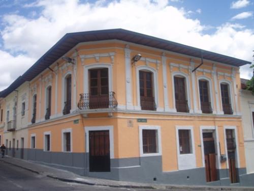 Casa colonial de oportunidad