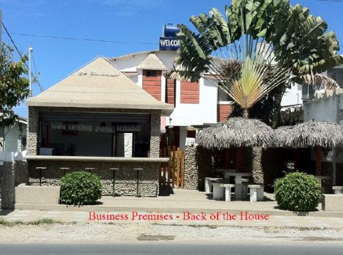 Propiedad rentera frente al mar en Ballenita