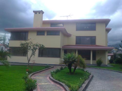 Hermosa casa en venta para vivienda o negocio!