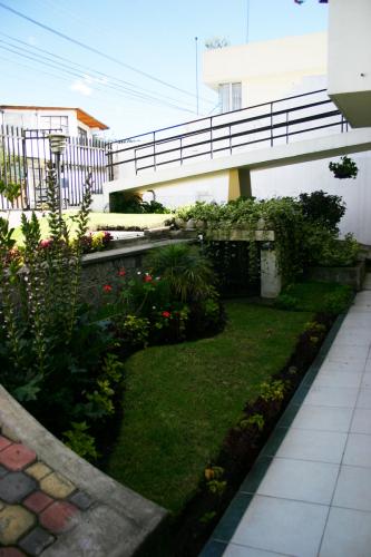 HERMOSA CASA AL NORTE DE QUITO