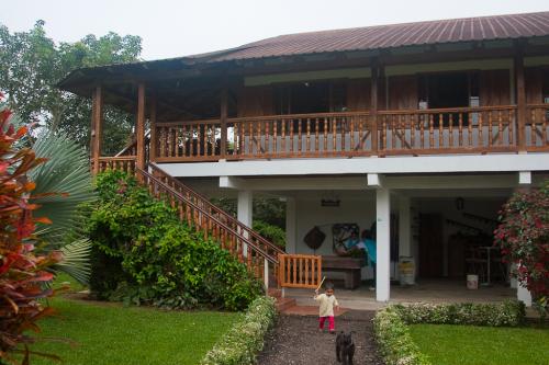 VENDO CONDOMINIO EN SANTO DOMINGO-ECUADOR