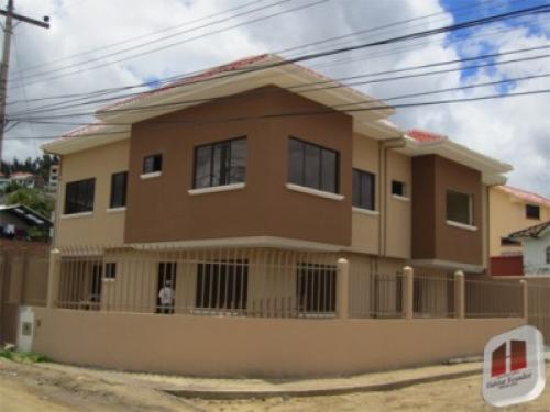 2 CASAS EXCELENTE UBICACIÓN