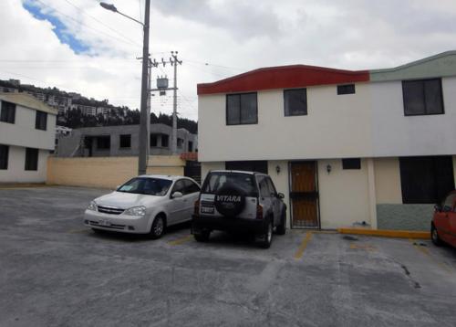 CASA CONJUNTO EL MIRADOR, BARRIO SAN ENRIQUE DE VELASCO, CERCA COEGIO HIDROBO $45.000 INF: 2353-232, 097-592747
