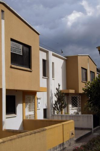 DOS HEMISFERIOS, CASA 3 PLANTAS, 151M2 $85.000 INMOBILIARIA CONEXION: 2353-232, 097-592747