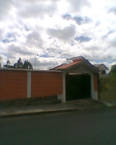 ! por viaje, americano vende, quinta en el valle de los chillos