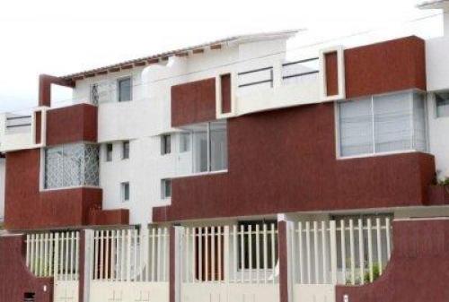 LINDAS CASAS EN EL NORTE DE QUITO FULL ACABADOS