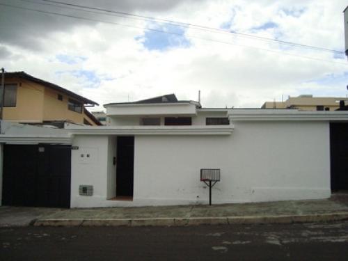 CASA EN VENTA EN LA CALIFORNIA QUITO