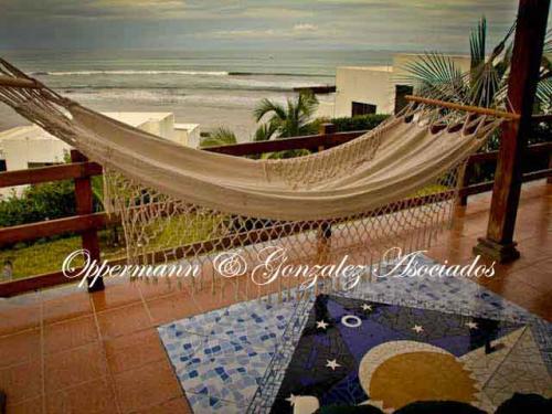 Vendo casa amoblada frente al mar con piscina.