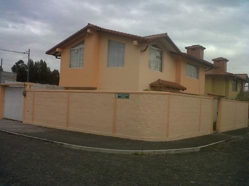 HERMOSA CASA DE VENTA-SECTOR SELVA ALEGRE VALLE DE LOS CHILLOS