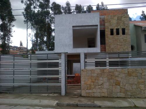 HERMOSA Y AMPLIA VILLA CON AREAS VERDES a un mes para entrega