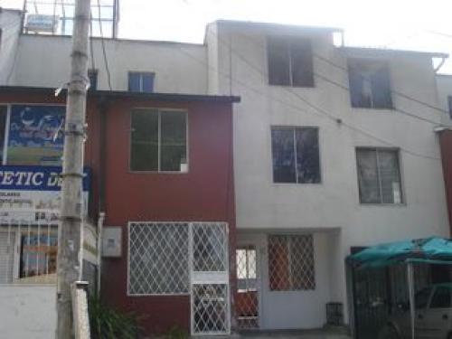 CASA EN CONJUNTO FRENTE A FUNDEPORTE