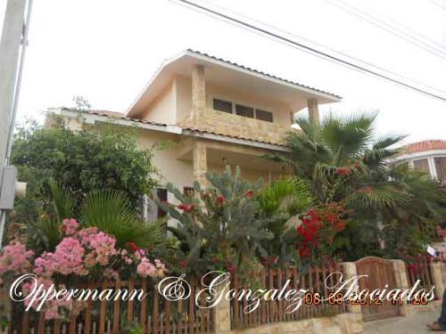 Vendo casa en Manta Beach con piscina.(Amueblado)