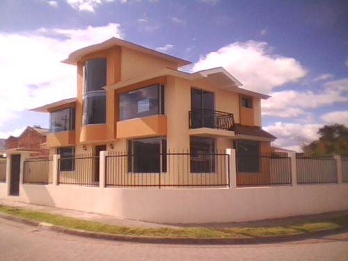 Hermosa casa por estrenar en Valle de los Chillos