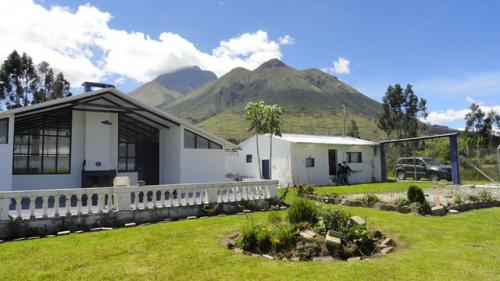 VENDO CASA AL FILO DE LA LAGUNA DE SAN PABLO EN OTAVALO