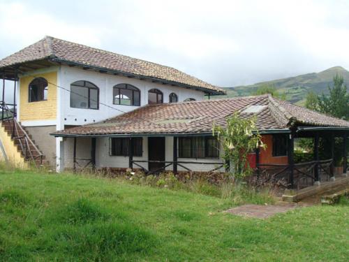 VENDO BONITA CASA EN SAN AGUSTIN DE CAJAS - OTAVALO