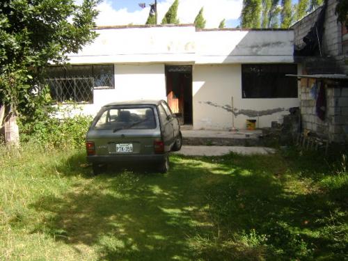 DE OPORTUNIDAD VENDO CASA A TRES CUADRAS DEL CHOCLO POR SANGOLQUI. 