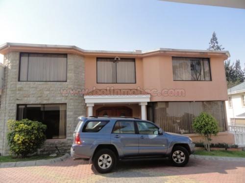 VENDO HERMOSA CASA EN SAN ISIDRO DEL INCA