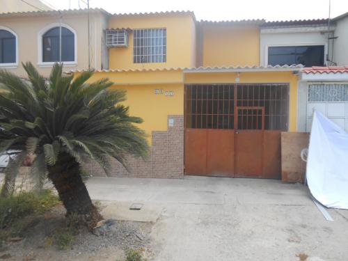 VENDO CASA DOS PISOS CDLA HUANCAVILCA NORTE