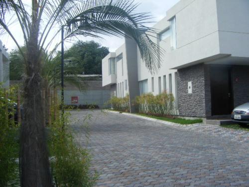 Tumbaco hermosa casa de 3 dormitorios con jardín de 75 mts2