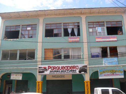 Vendo casa con locales en el centro de la ciudad