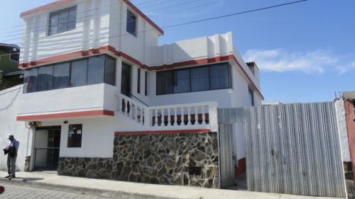 VENDO CASA EN PRESTIGIOSA CIUDADELA DE OTAVALO