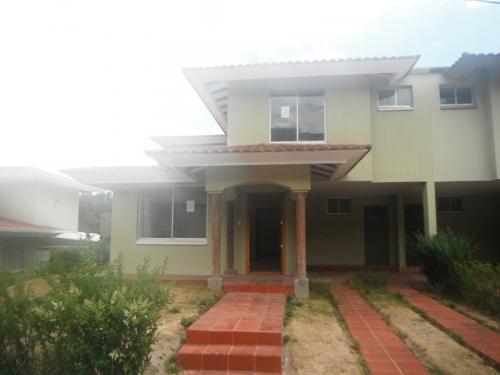 VENDO LINDA CASA CERCA AL C.C. EL CONDADO