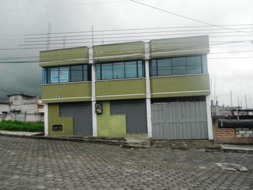 VENDO CASA CON LOCALES Y DPTO. EN EL SUR DE QUITO !!