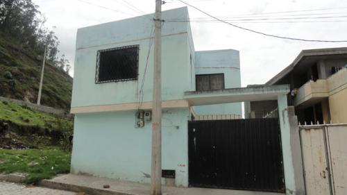 VENDO CASA CON 4 DEPARTAMENTOS EN OTAVALO