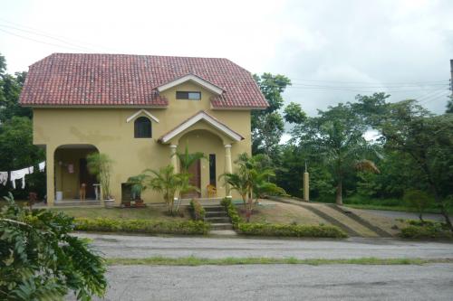 HERMOSA CASA EN LAGO CAPEIRA