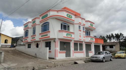 LINDA CASA VENDO O CAMBIO SECTOR GUALABI - SAN PABLO DEL LAGO - OTAVALO - IMBABURA