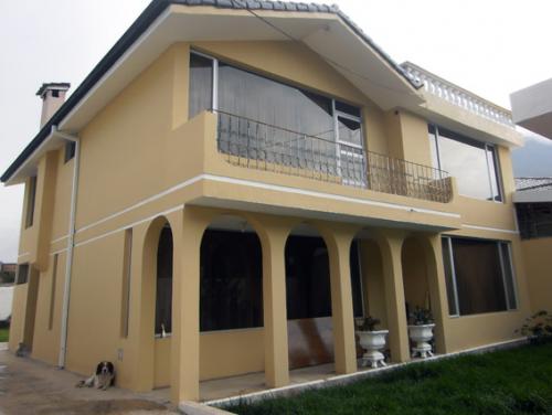 LA PAMPA, CASA AMPLI, CON LOCAL, 4 DORMITORIOS 260M2 DE CONSTRUCCIÓN $180.000 INF: 2353-232, 0997-592747