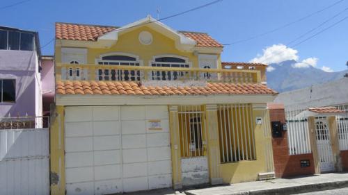 VENDO CASA DE DOS PLANTAS EN OTAVALO