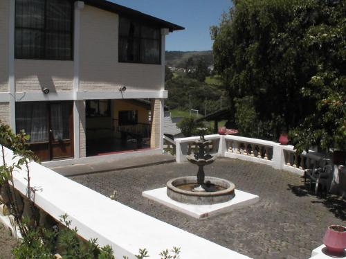 Vendo Casa  - Comercial En Av. Interoceánica - Tumbaco