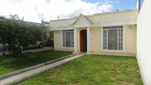 VENDO BONITA CASA EN UNA PRESTIGIOSA CIUDADELA DE OTAVALO