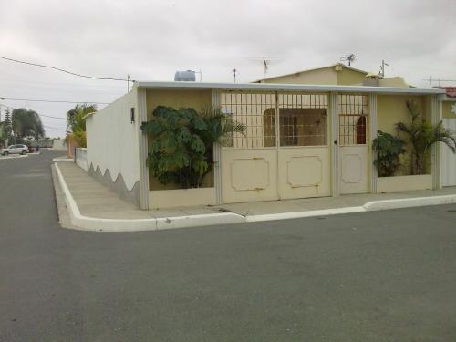 Vendo Villa esquinera..URB.VILLA DEL MAR....Via Punta Carnero