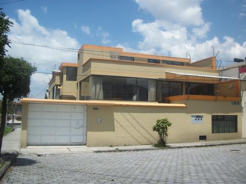 Vendo Casa Para Rentas Sector Av. Brasil / Quito