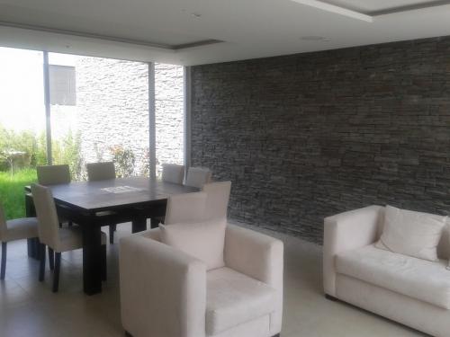 Vendo Hermosa Casa En Cumbaya / 200m2 