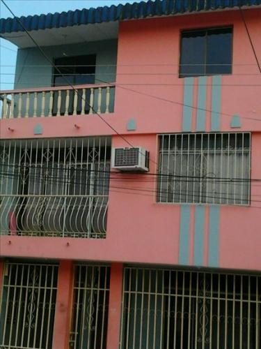 SE VENDE CASA O SE ALQUILA...