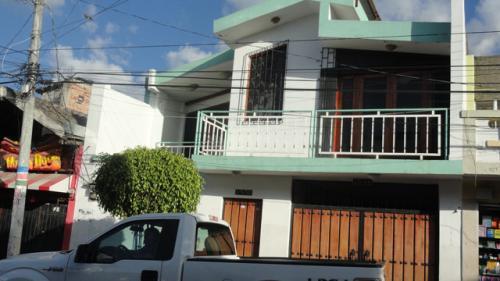 VENDO CASA CERCA A LA PLAZA DE LOS PONCHOS  DE OTAVALO