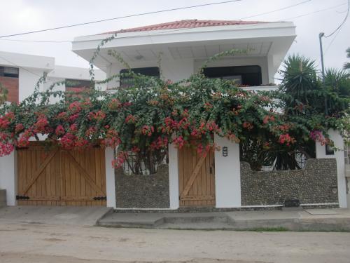 CASA AMOBLADA EN CHIPIPE SALINAS