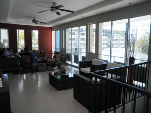 CASA REMODELADA CON VISTA AL MAR EN SAN LORENZO SALINAS