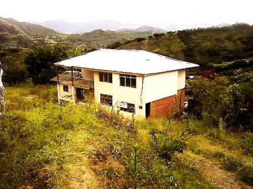 Casa de dos pisos, en Malacatos Vilcabamba Ecuador