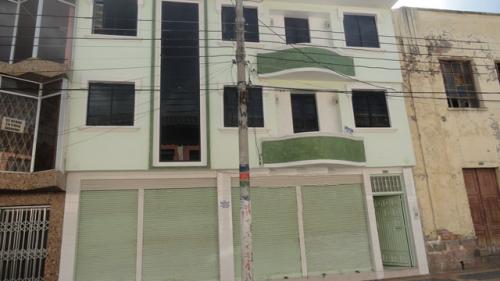 VENDO CASA DE 3 PLANTAS EN EL CENTRO DE OTAVALO